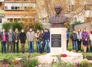 Памятник Валентину Брызгалову открыт