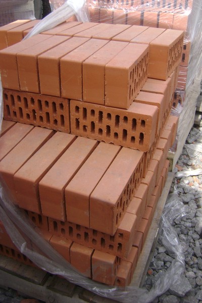 Саяногорск Инфо - poddon-kirpicha.jpg, Скачано: 1519