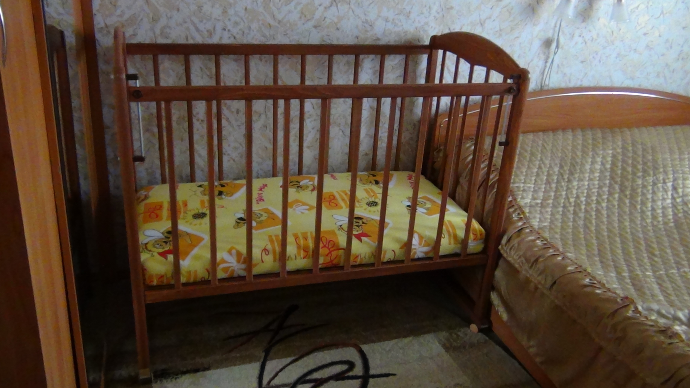 Авито куплю детскую кроватку б у. Детские кроватки б/у. Кроватка для новорожденного. Советская кроватка для новорожденного. Бэушные кроватки детские.