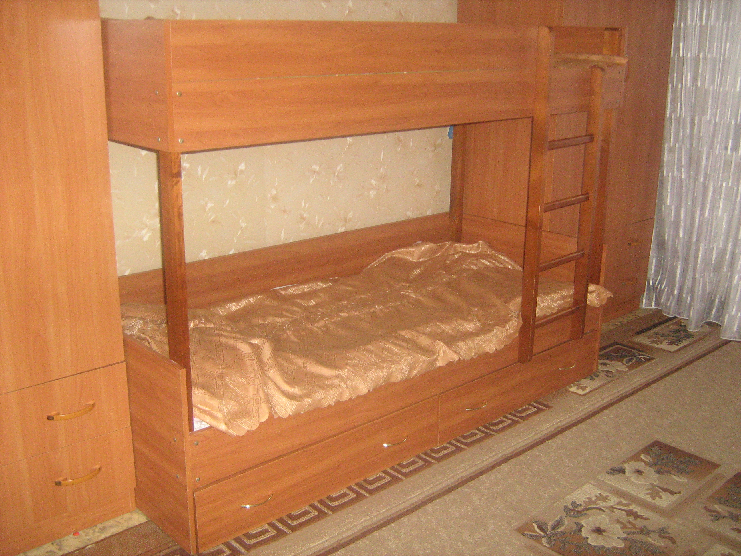 Двухъярусная кровать старого образца