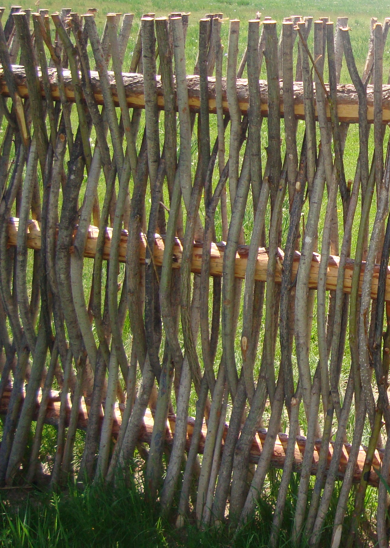 забор из плетеной ивы