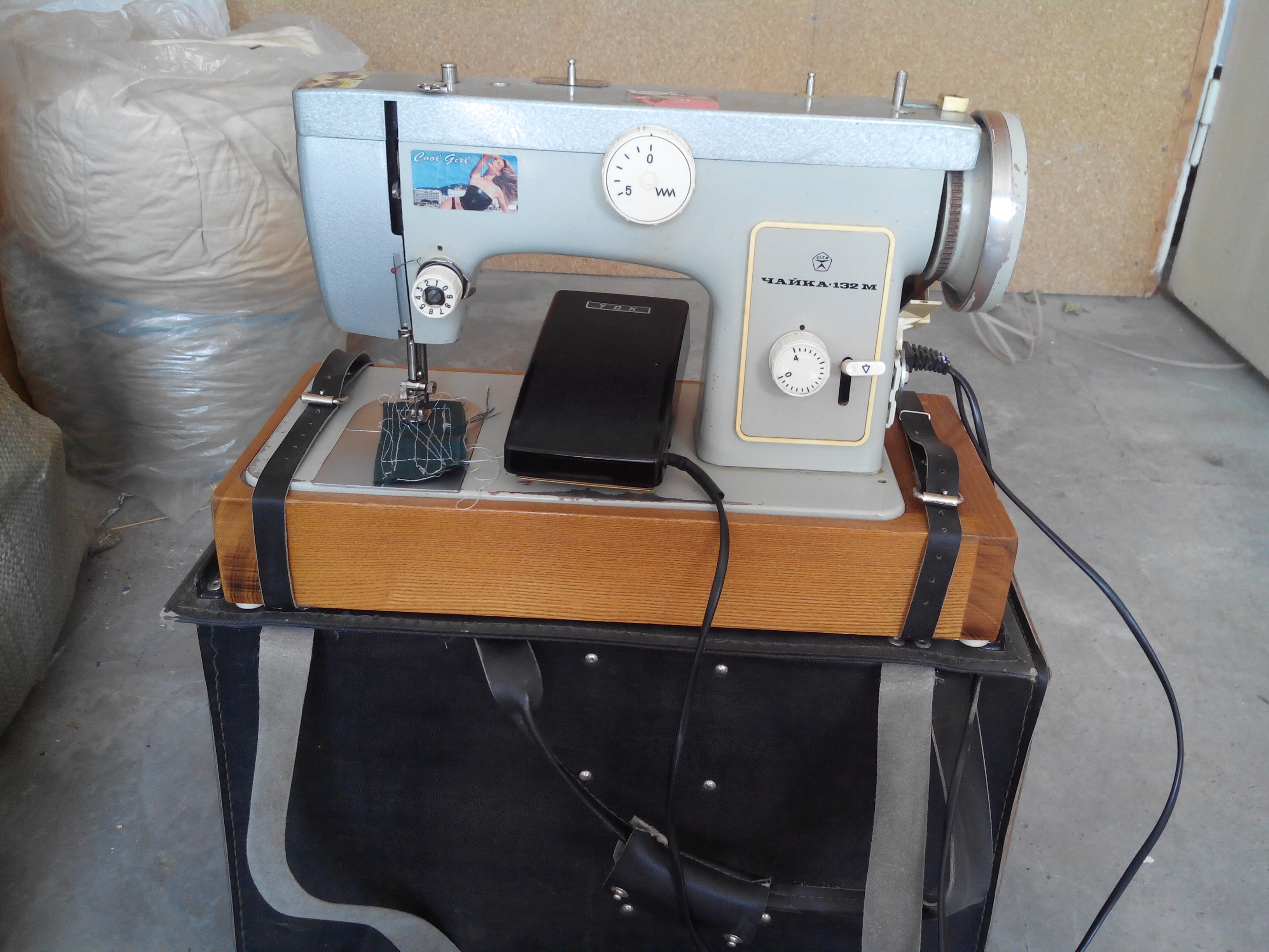 Швейная машинка Чайка 132 м с электроприводом