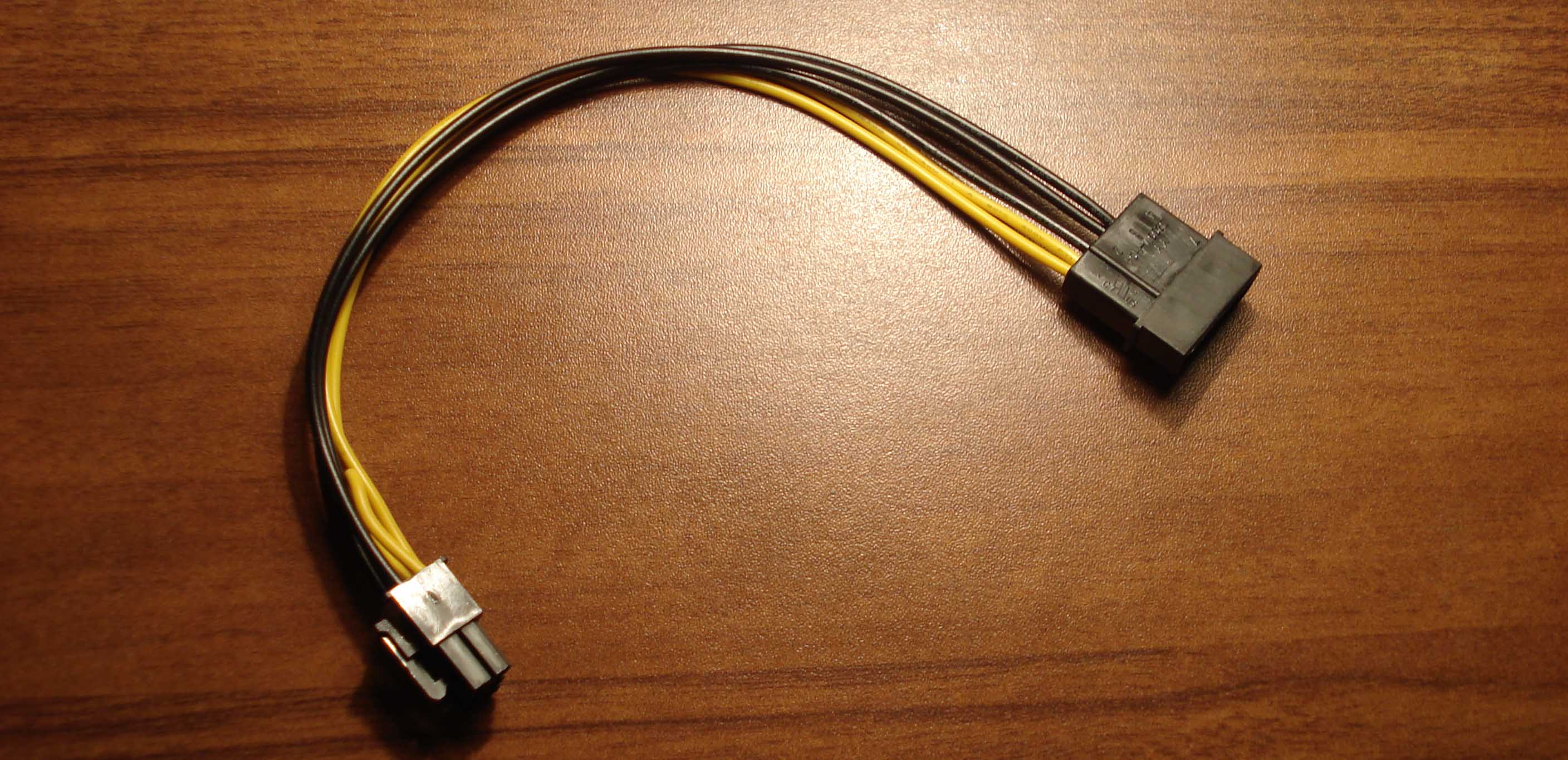Саяногорск Инфо - perehodnik-pitaniya-dlya-videokart-1molex-6-pin-25sm.jpg, Скачано: 262