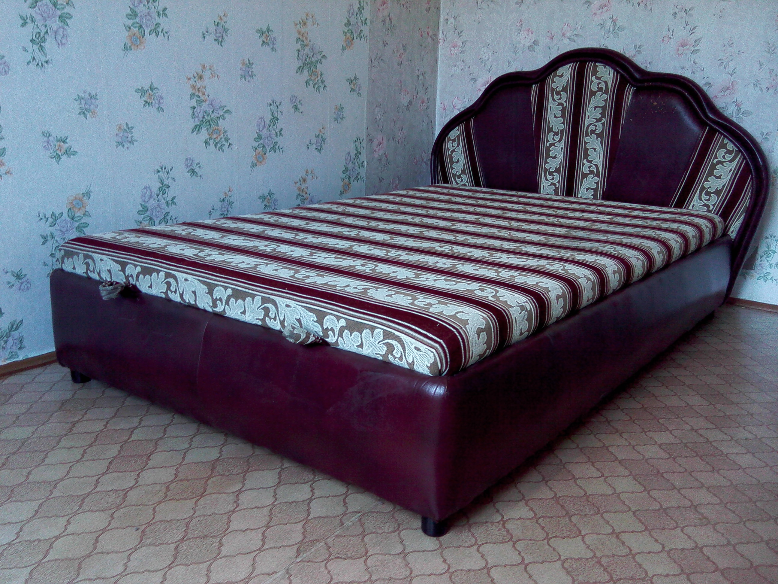 Авито мебель кровати б у. Кровать полуторка. Кровать полуторка с матрасом. Кровать взрослая полуторка. Кровати полуторки 180.