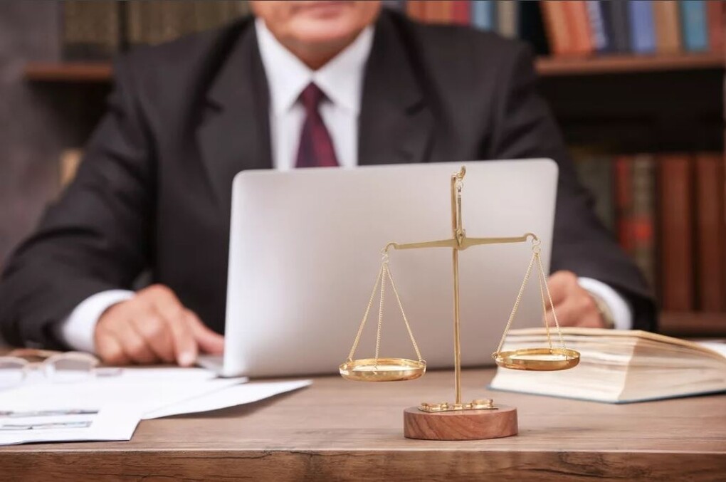Саяногорск Инфо - Бесплатная юридическая консультация онлайн - lawyer.jpg