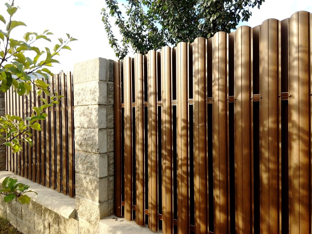 Саяногорск Инфо - Что такое евроштакетник (металлоштакетник) - fence.jpg