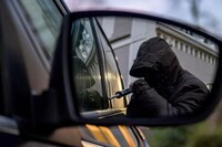 Жителей Саяногорска осудят за хищение дорогостоящих авто