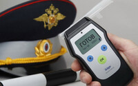 Автоледи заблокировали на перекрёстке престарелого автохама, чтобы рассказать, как правильно ездить