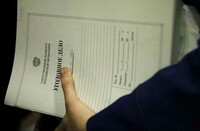 В Саяногорске безработный житель украл машину, проломив стену гаража
