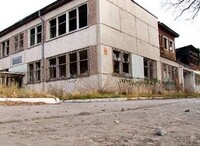 Заброшенный детский сад в Саяногорске продают с молотка