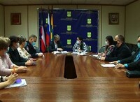 В Саяногорске владельцам коровы и собаки выписали штрафы