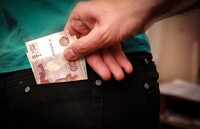Жительницу Саяногорска обворовала дальняя родственница