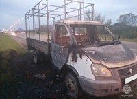 Автомобиль полыхал вечером в Хакасии