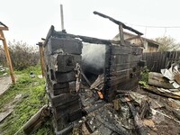 Двухквартирный дом и баня горели в Хакасии