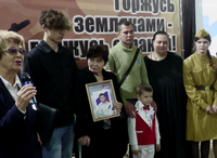 «Мы будем чтить ваш подвиг вечно»: в Саяногорске прошла 13-я церемония передачи альбомов памяти