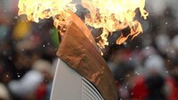 Одежда факелоносца вспыхнула во время эстафеты олимпийского огня в Хакасии