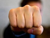 Житель Саяногорска пойдет под суд за то, что дал в глаз участковому