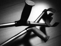 В Хакасии инвалид избил полицейского костылем