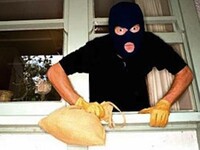 В Саяногорске полицейские задержали дачного вора