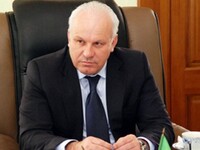 Главе Хакасии за новосибирским коллегой не угнаться