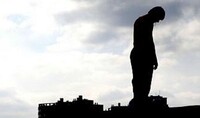 В Хакасии полицейский не дал человеку сорваться с 10-метровой высоты