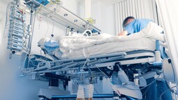 Студента из Тывы вывели из комы в саяногорской больнице