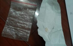 Преподаватель английского в Саяногорске распространяла наркотики.