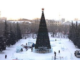 Начался монтаж главной елки Хакасии