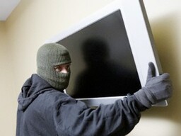 В Саяногорске задержан автомобиль, в котором перевозились краденые вещи