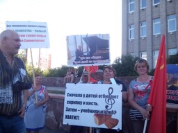 Саяногорцы вышли на митинг из-за сокращения бюджетных мест в музыкальной школе Саяногорска