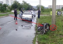 В Саяногорске мотоциклист разбился о столб