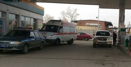 В Хакасии автоледи травмировала работницу АЗС заправочным пистолетом