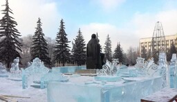 В Хакасии устанавливают правительственную елку