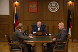 Глава Хакасии провел встречу с новым мэром Саяногорска