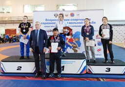 Два золота и четыре бронзы на всероссийских соревнованиях по женской борьбе