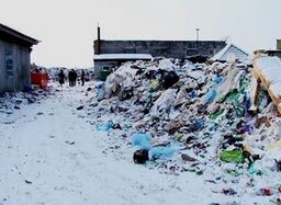 Мусор с полигона по переработке отходов рядом с КСРЗ вывозят
