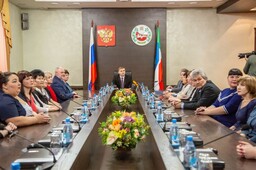 Глава Республики Хакасия поздравил работников культуры с профессиональным праздником