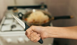 Жительница Саяногорска убила возлюбленного за упреки с его стороны