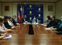 В Саяногорске владельцам коровы и собаки выписали штрафы