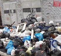 В Саяногорске мэрия и мусорный оператор препираются: кто из них должен убрать стихийные свалки