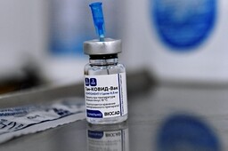 На Украине запретили регистрировать российские вакцины от коронавируса