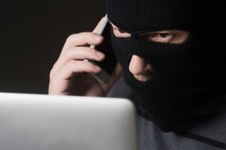 Жительница Черемушек поверила телефонным неизвестным и лишилась средств