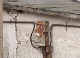 Сотрудники ППС Саяногорска задержали срезавших электрокабель в гаражах