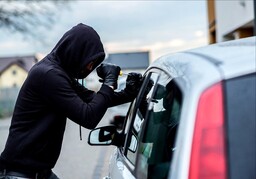Оперуполномоченные Саяногорска раскрыли кражу из автомобиля, совершённую в июле