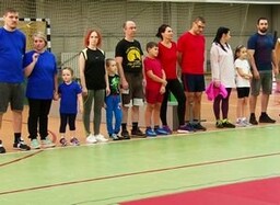 Семьи Саяногорска встретились с чемпионом и состязались в спорте