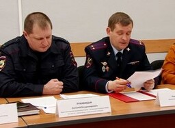 Полицейские Саяногорска обратили внимание депутатов на городскую безопасность