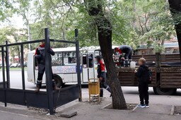 В Абакане устанавливают остановочные павильоны, изготовленные осуждёнными
