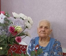 Валентин Коновалов поздравил труженицу тыла из Абакана