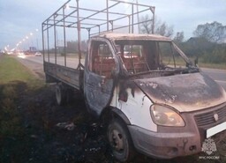 Автомобиль полыхал вечером в Хакасии