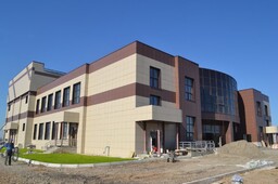 Продолжается строительство детской поликлиники в Абакане
